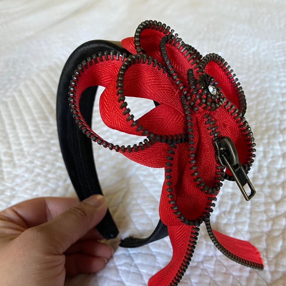 Custom headband with zipper flower
